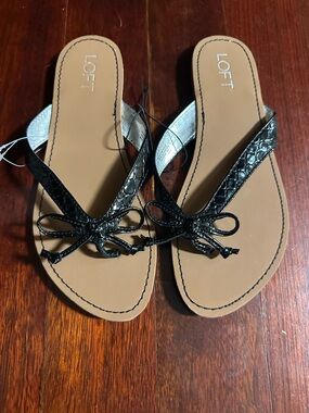LOFT Black Bow Thong Sandals with Textured Straps size 8.5